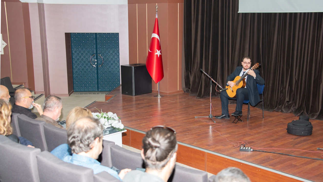 Selçuk Üniversitesinde gitar resitali düzenlendi